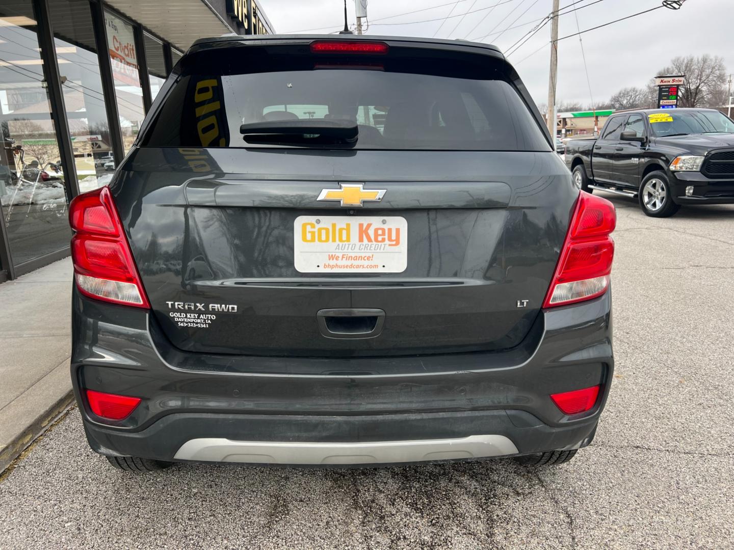 2017 Gray Chevrolet Trax LT AWD (3GNCJPSB2HL) with an 1.4L L4 DOHC 16V engine, 6A transmission, located at 1633 W Kimberly, Davenport, IA, 52806, (563) 323-5341, 41.559456, -90.598732 - Photo#4